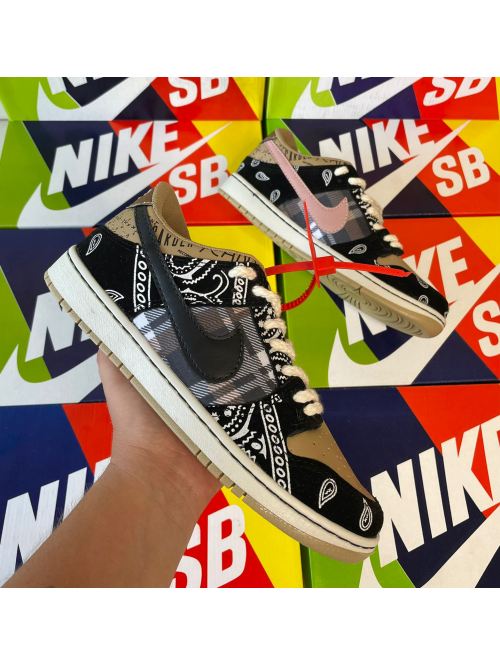 Tênis Nike Dunk Low SB Travis Scott