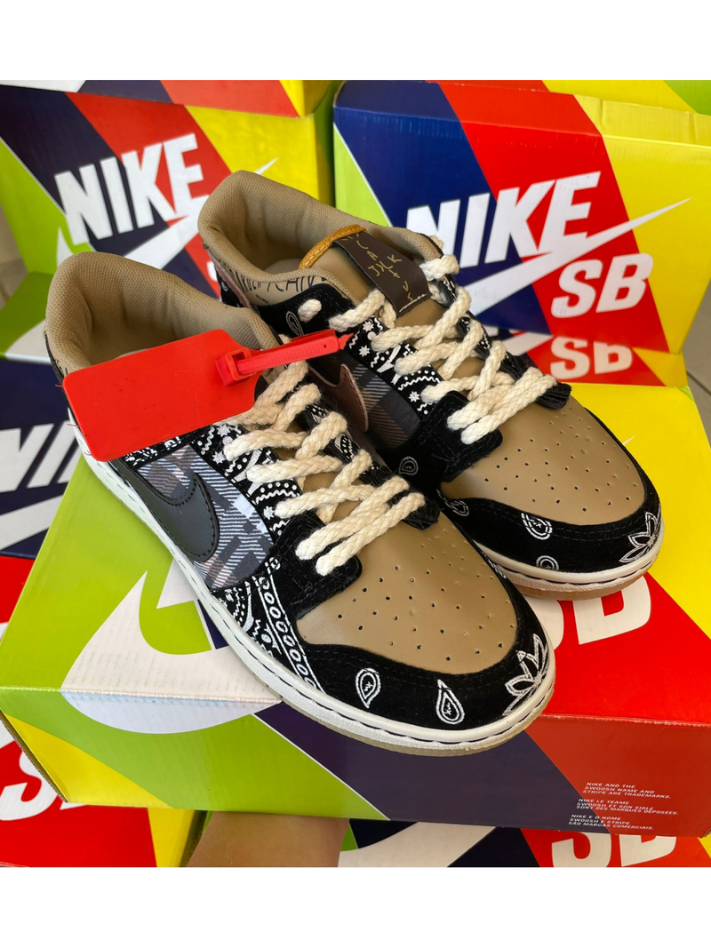 Tênis Nike Dunk Low SB Travis Scott